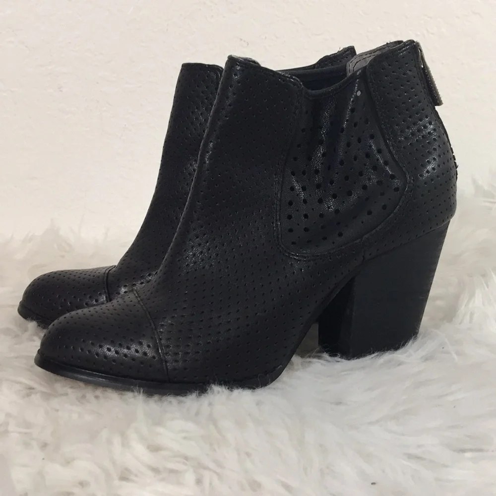 Adam Tucker by Me Too Frankee Black Bootie Sz 7.5 - Picture 7 of 14